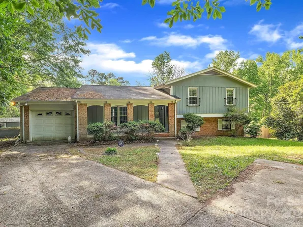 2608 Foxgate Dr, Raleigh, NC 27610