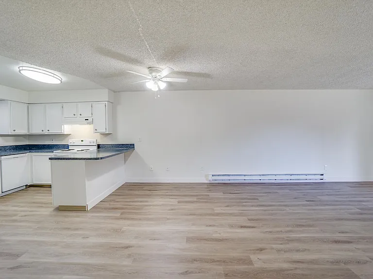 Charwin Court Apartments — Photo 10