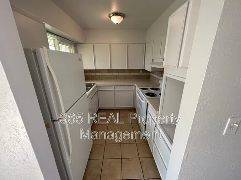 2446 25th Ave — Photo 5