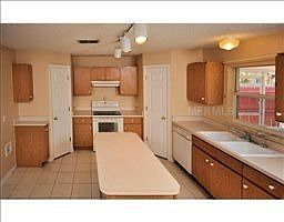 4th image of 120 Monterey Oaks Dr
