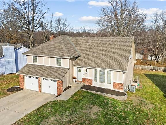 3rd image of 1215 Canterbury Ln
