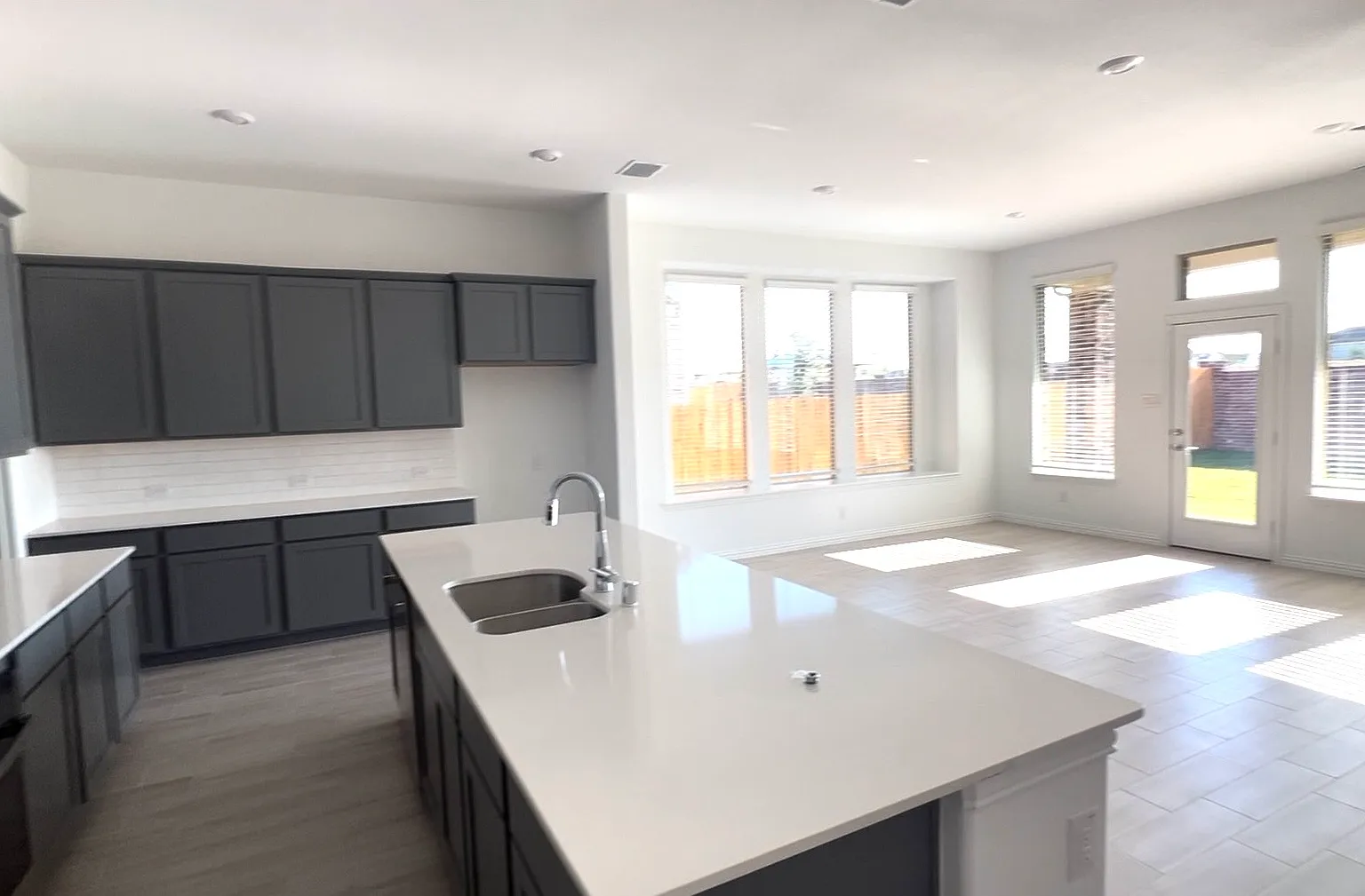 4 bed, 2371 sqft, $3,000 — Photo 3