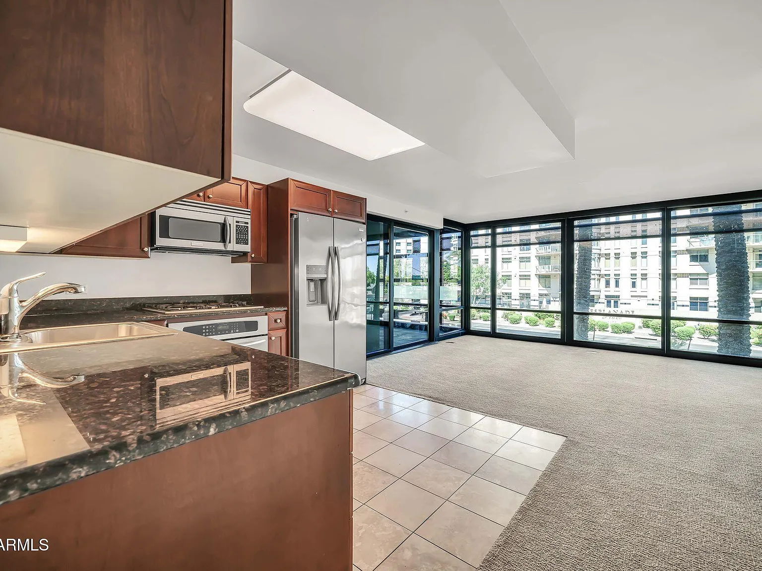 1 bed, 1.0 bath, 871 sqft, $2,100 — Photo 3