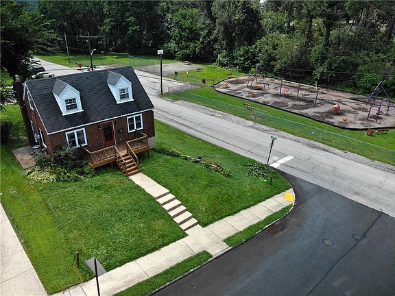 3rd image of 702 McArthur Dr