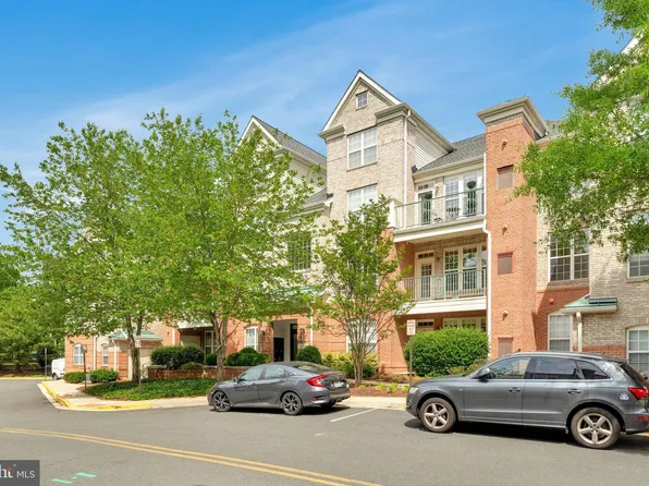 12170 Abington Hall Pl APT 204, Reston, VA 20190