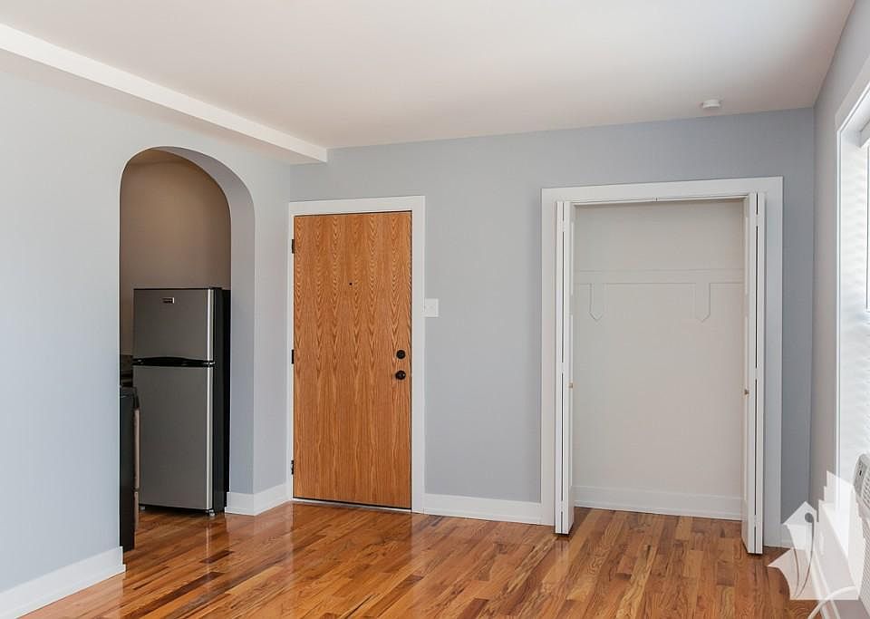 1st image of 550 W Arlington Pl APT 401