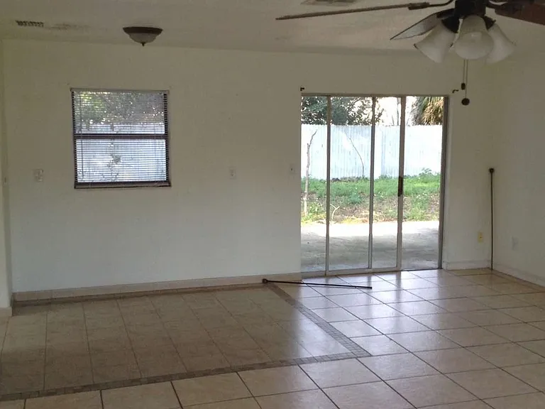 5425 Genoa Ln — Photo 4