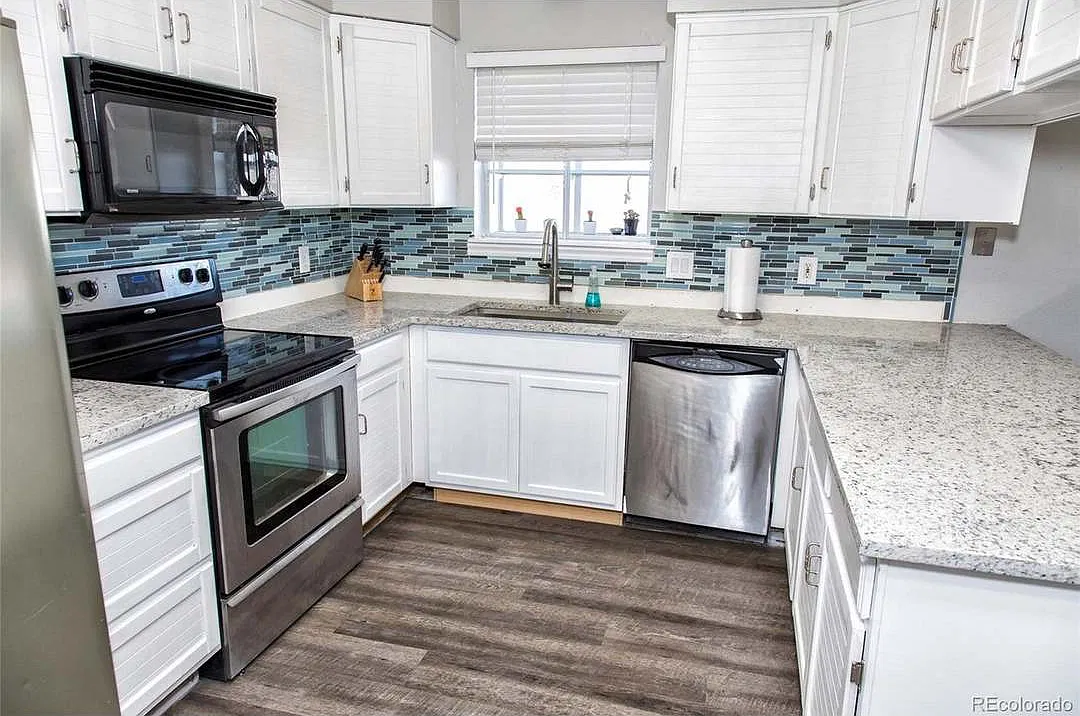 4 bed, 2082 sqft, $2,975 — Photo 3