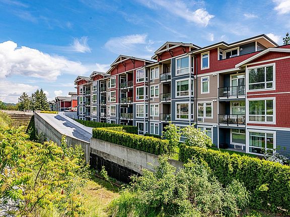 3rd image of 2242 Whatcom Rd #101