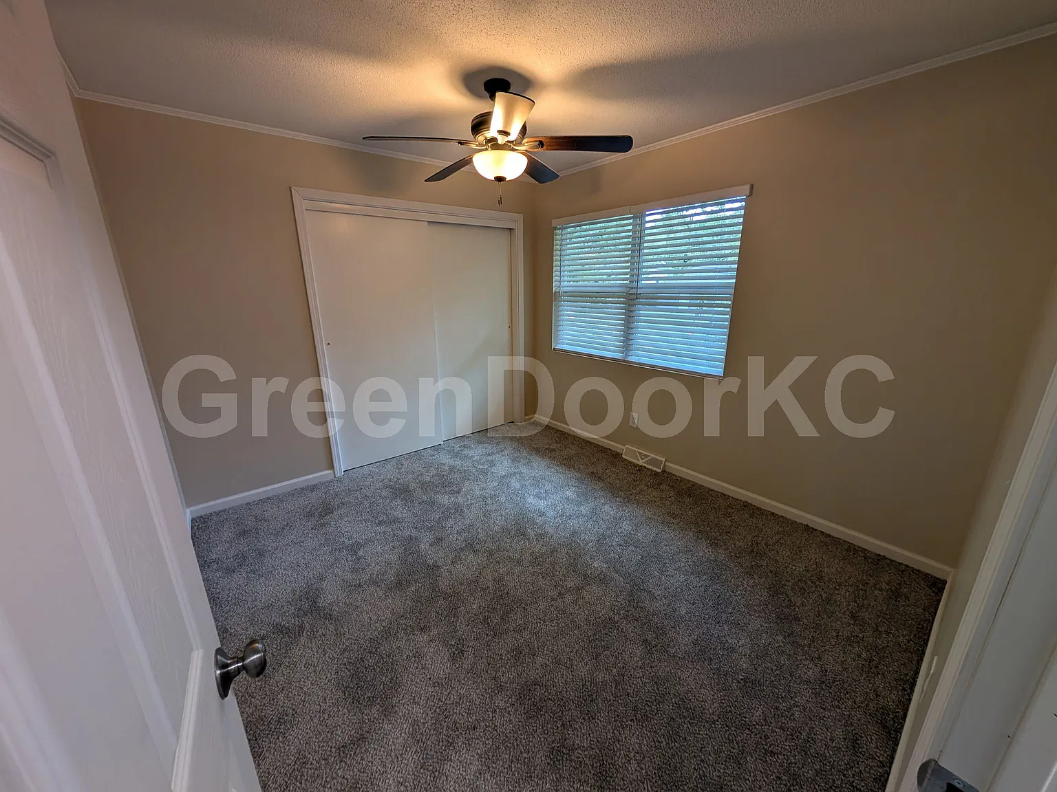 413-415 Holiday Drive - 413 — Photo 3