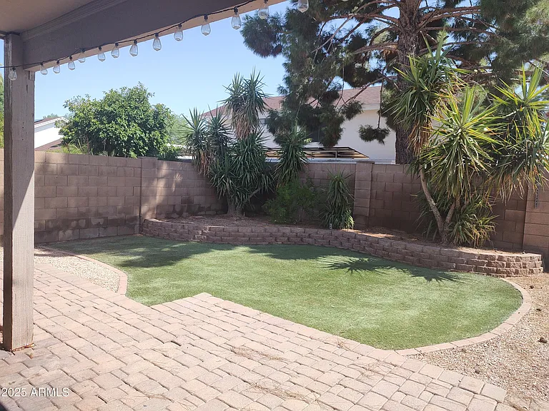 3239 E Kerry Ln — Photo 22
