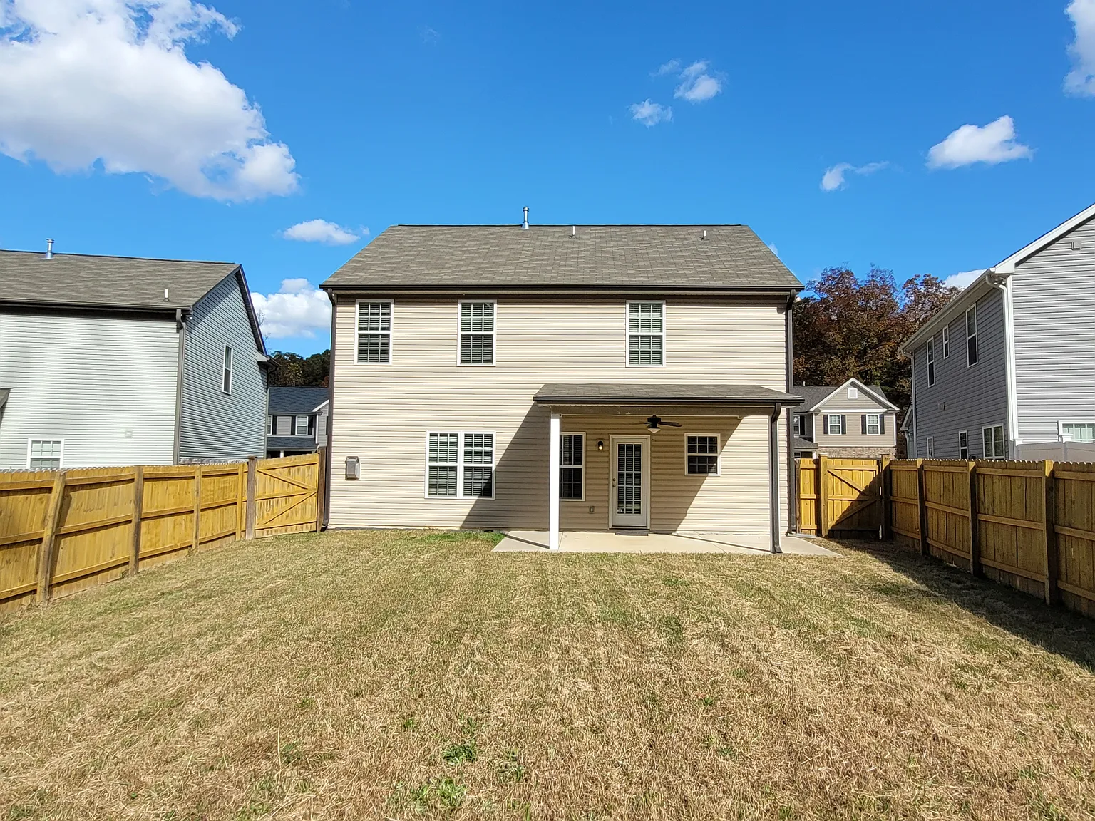 4 bed, 2.5 bath, 2291 sqft, $1,995 — Photo 4