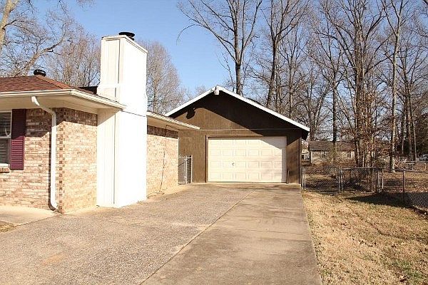 2nd image of 529 Roselawn Dr