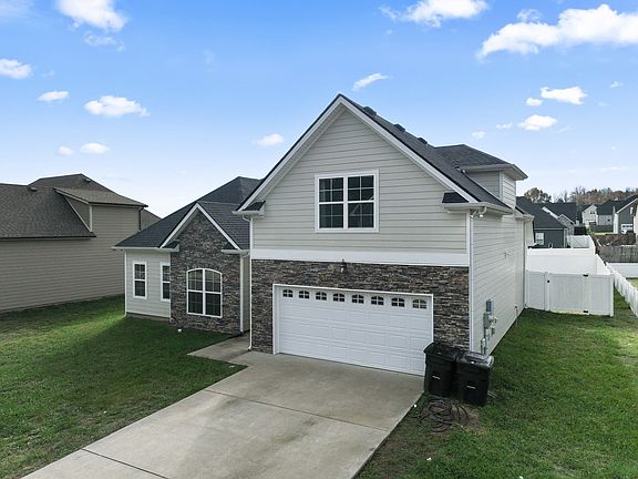 4th image of 305 Bountiful Dr N