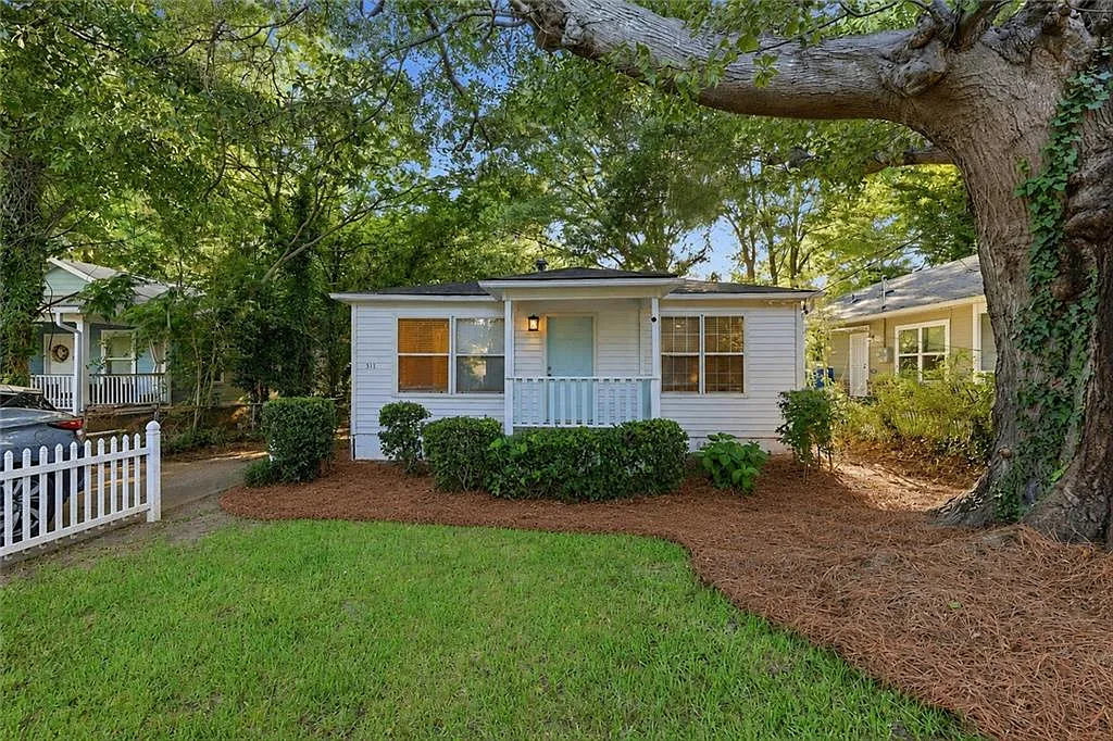2 bed, 1.0 bath, 841 sqft, $1,800 — Photo 1