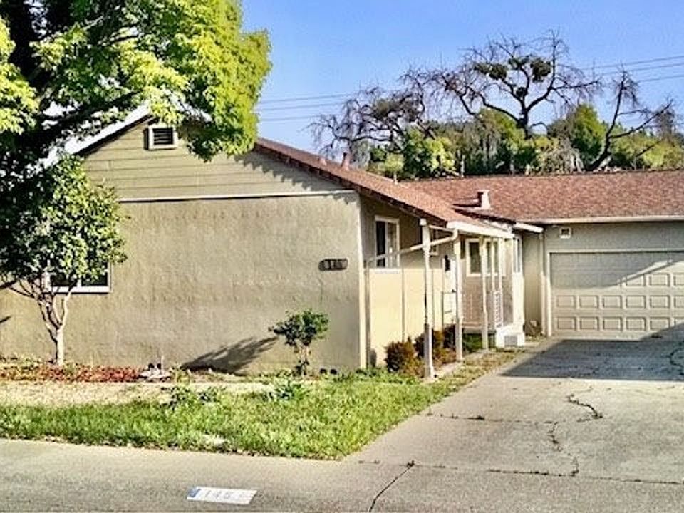 1st image of 145 Manhattan Dr