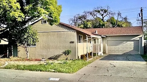 145 Manhattan Dr Photo 1