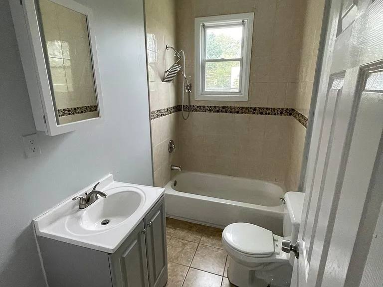294 S 7th St #2 — Photo 2