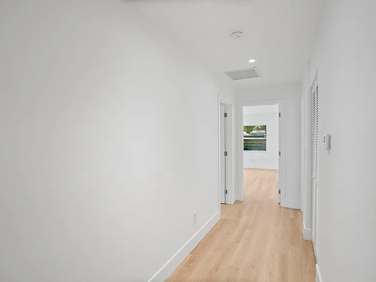 1404 NE 2nd St — Photo 12