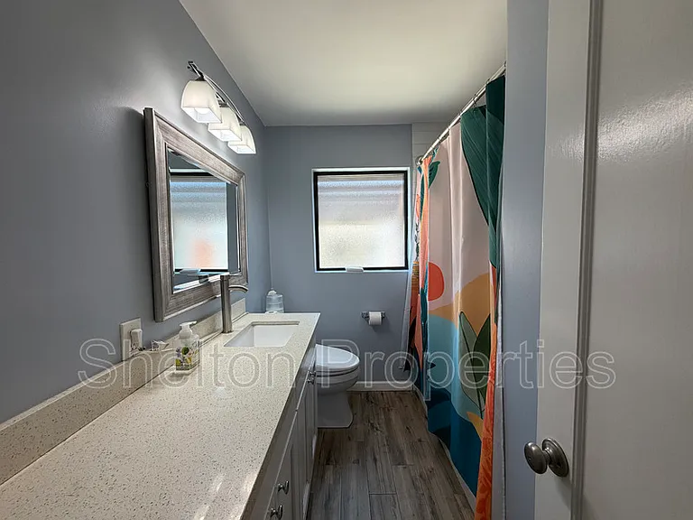 2514 E Fairmount Ave — Photo 14