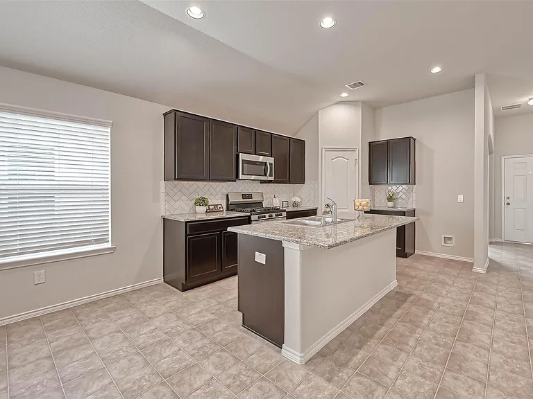 3410 Golden Amber Ct — Photo 4