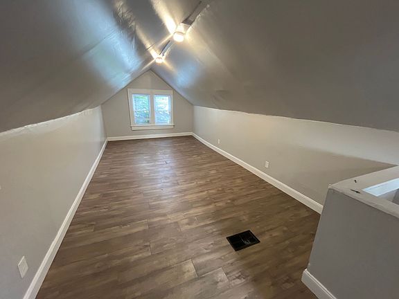 4th image of 51 S Ogden Ave #1/2