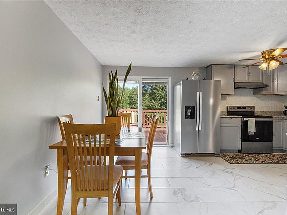 5th image of 606 Etna Dr