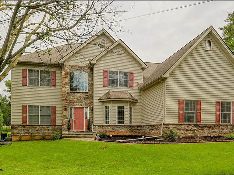 2145 Riverbend Rd — Photo 5