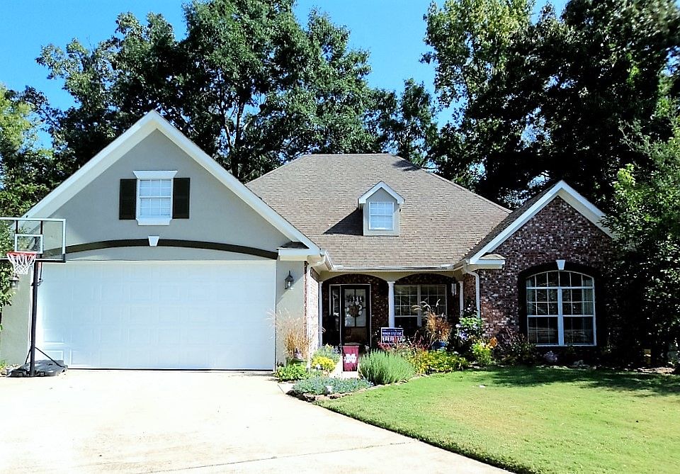 1st image of 112 N Creek Dr