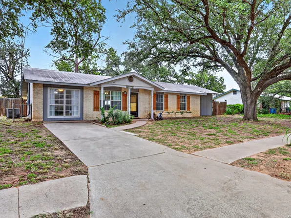 1112 MAIA ST, Pleasanton, TX 78064