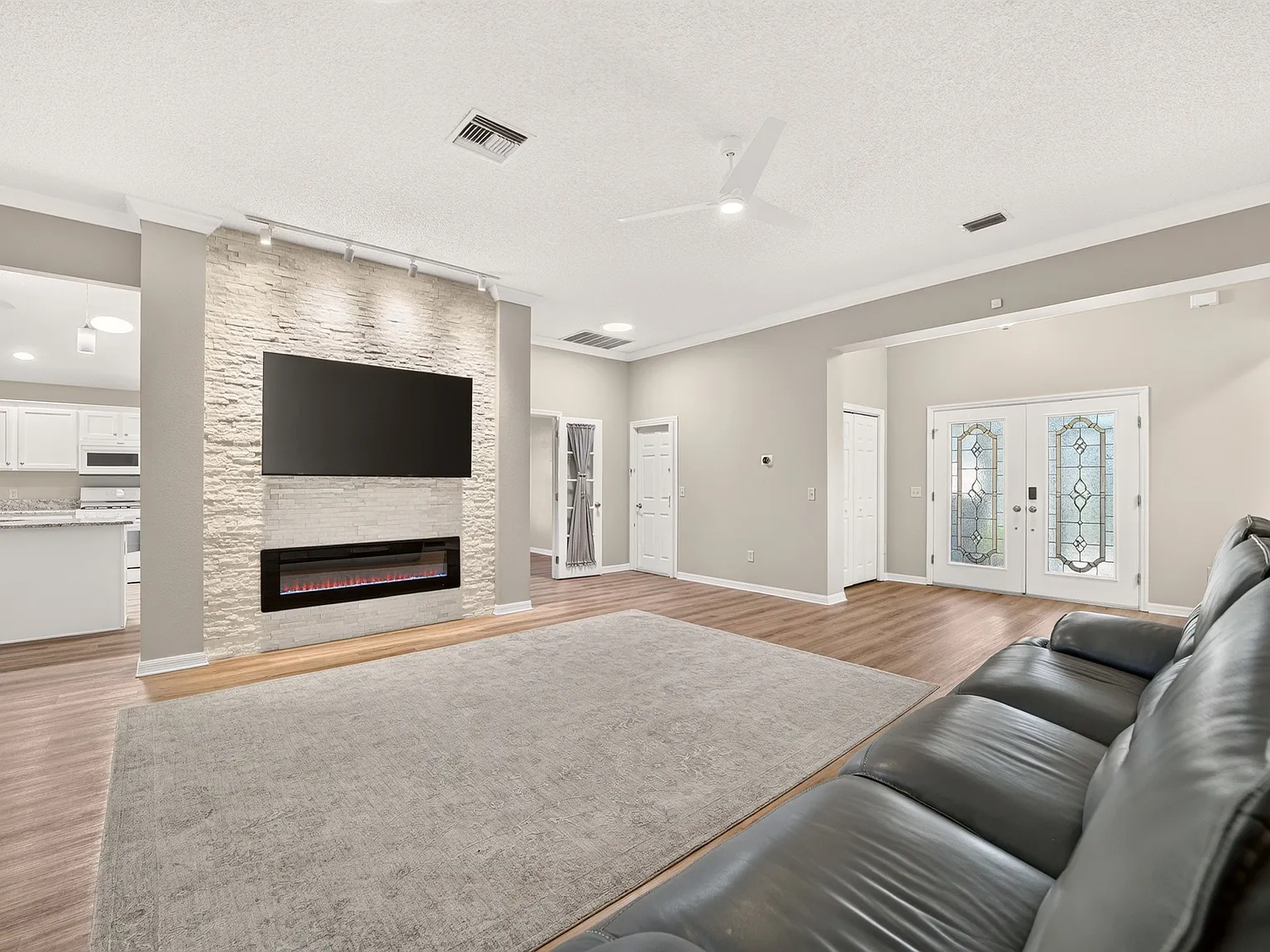 2 bed, 1806 sqft, $3,000 — Photo 4