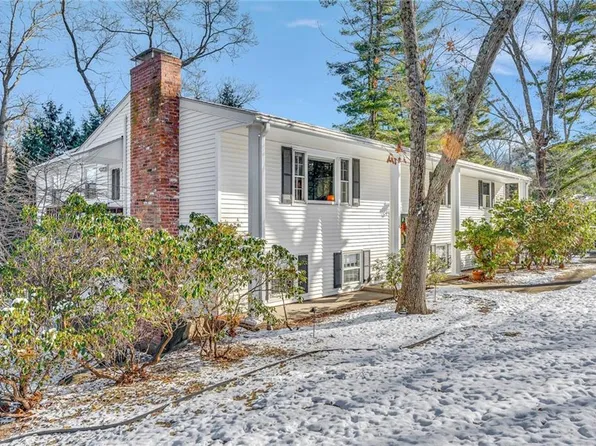 44 Love Ln, Warwick, RI 02886