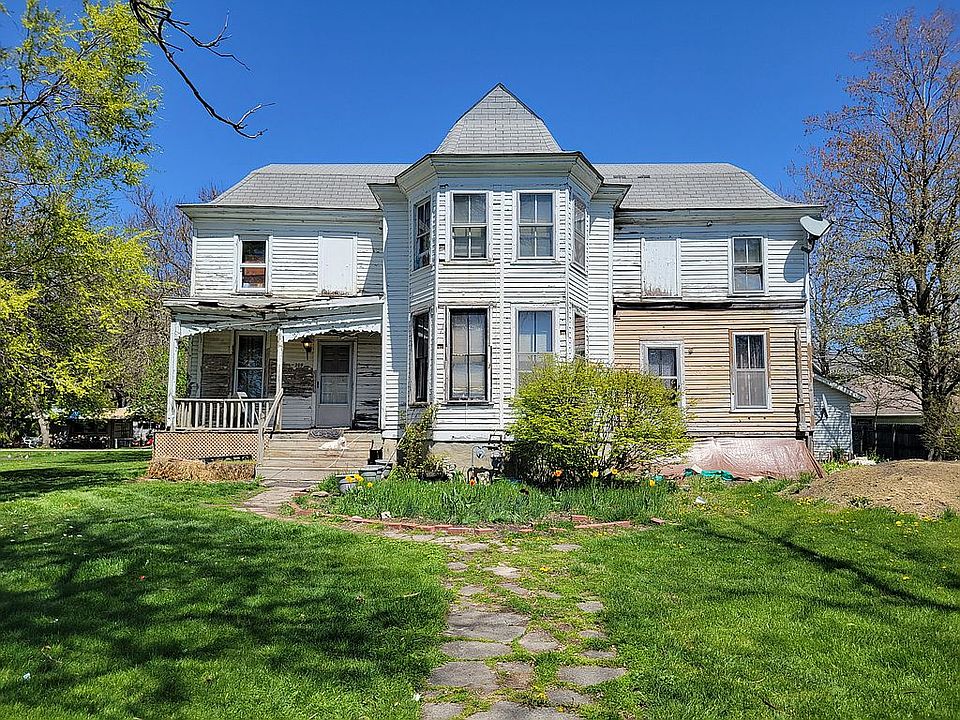 1st image of 209 E Richard St