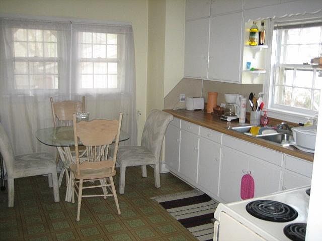 204 A (downstairs) kitchen