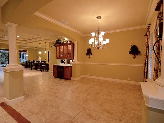 5th image of 502 S Lake Victoria Cir