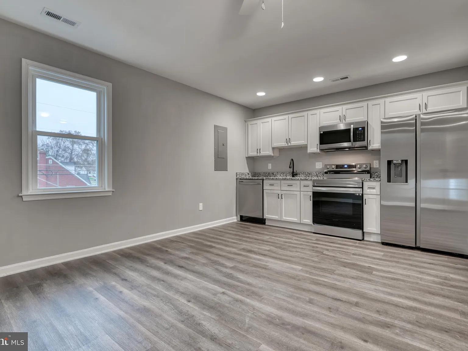 3 bed, 900 sqft, $1,750 — Photo 3