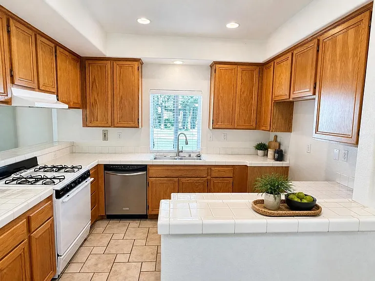 108 Citrus Ranch Rd — Photo 7