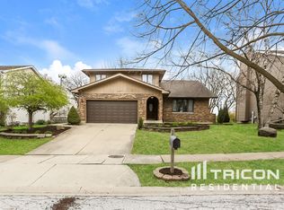 2479 Lakeside Dr, Aurora, IL 60504