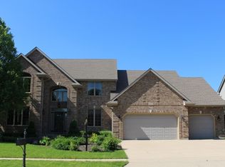 1043 Devonshire Dr S, Sycamore, IL 60178