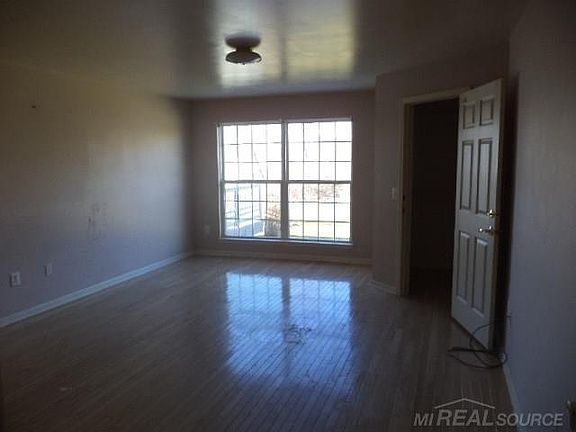 2nd image of 59449 Holly Ct