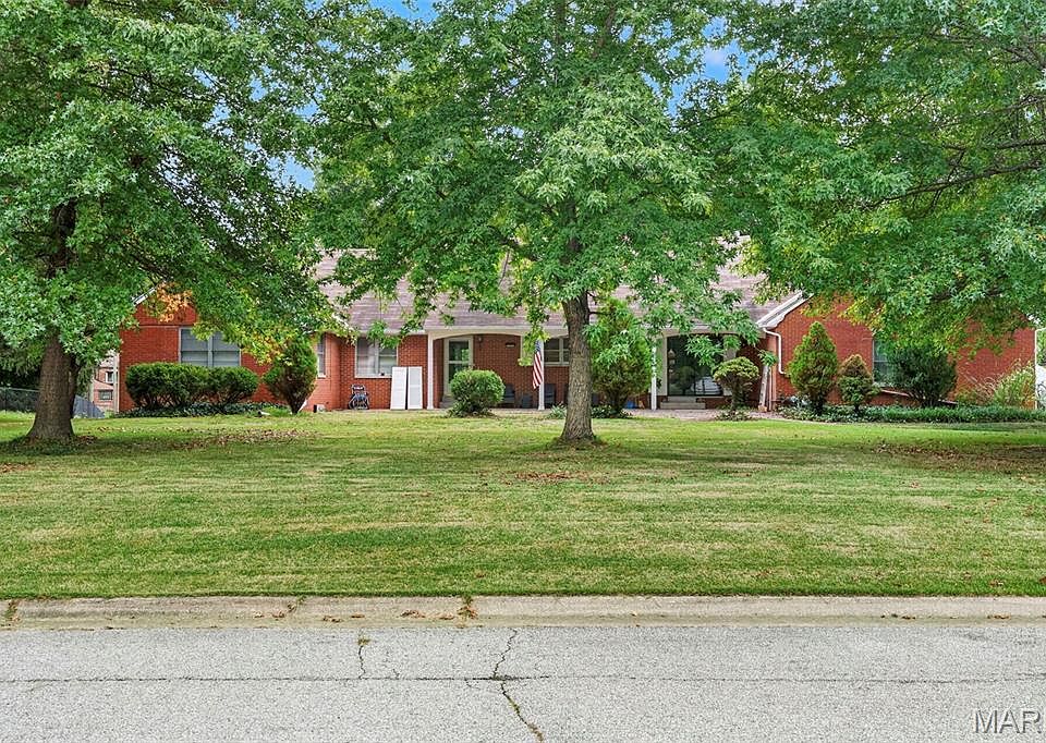 1st image of 24 Weinel Dr