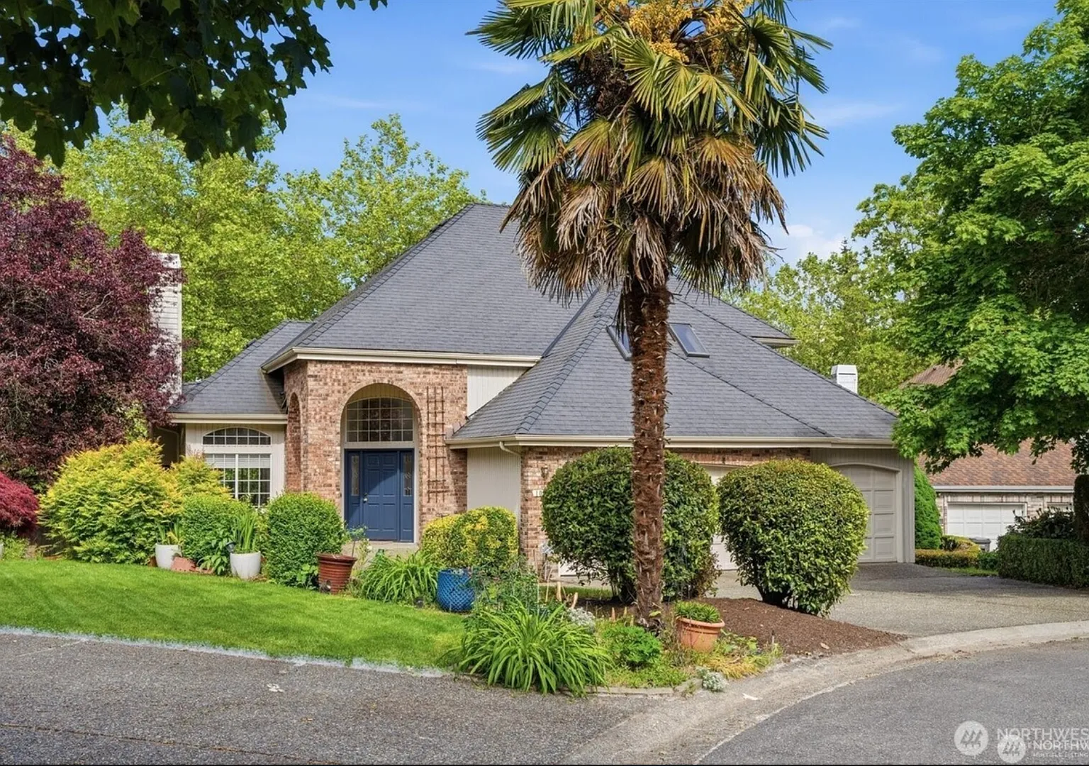 Beautifully Renovated 5-Bedroom Home in Abbey Road — Photo 1