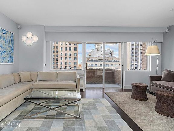 2nd image of 58 W 58th St APT 19A