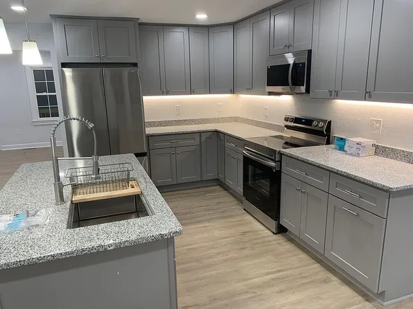 1401 Boxwood Dr, Chesapeake, VA 23323