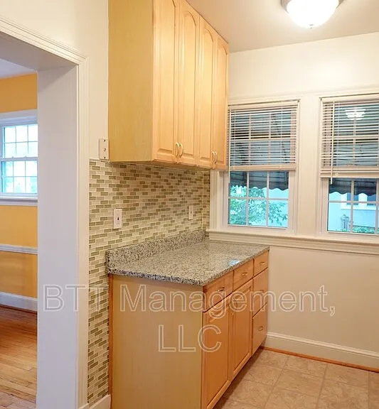 800 Maplewood Ave #1 — Photo 13