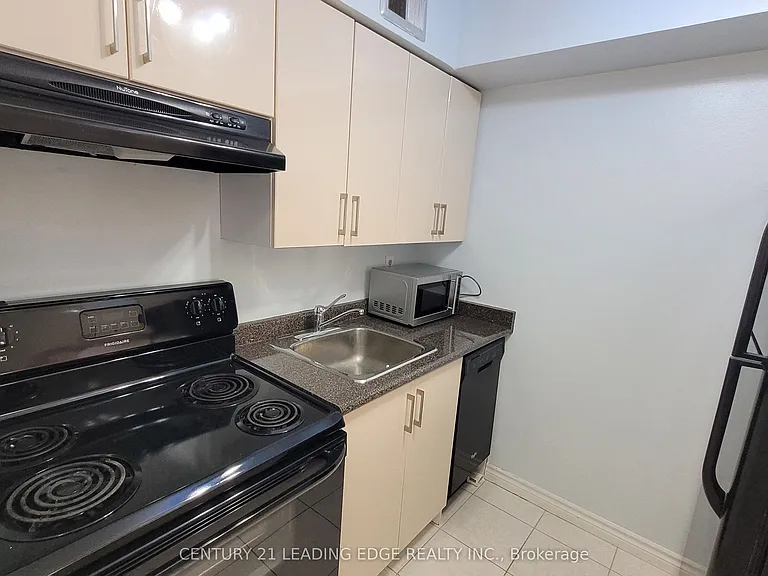 633 Bay St #1512 — Photo 3