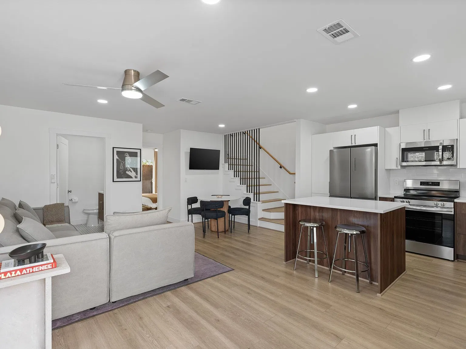 3 bed, 2.5 bath, 2716 sqft, $1,800 — Photo 3