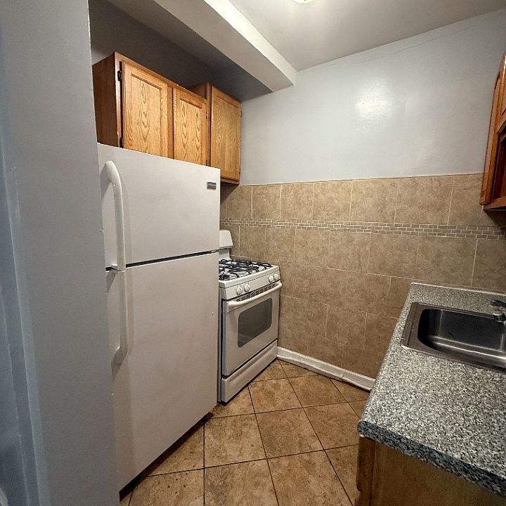 1st image of 88 Fairmount Ter #3