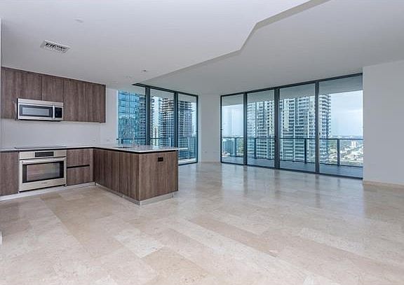 5th image of 68 SW 6th St #2602