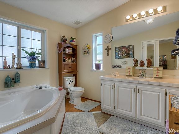 3rd image of 6717 156th St E